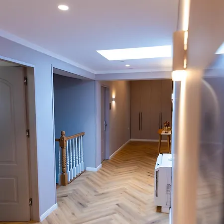 101-new Bazaar * ティラナ