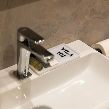 101-new Bazaar * ティラナ