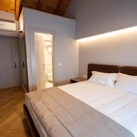 101-new Bazaar * ティラナ