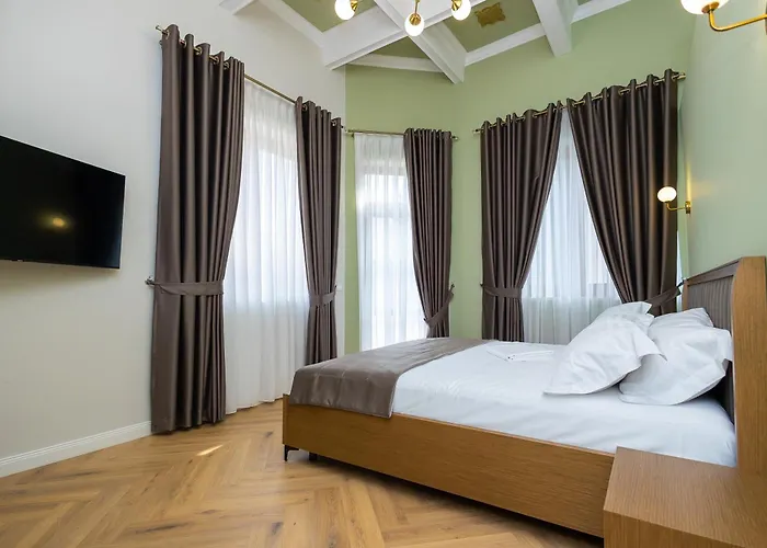 101-new Bazaar Hotel Tirana