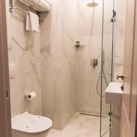 101-new Bazaar 4* 티라나