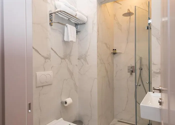 Otel 101-new Bazaar Tiran